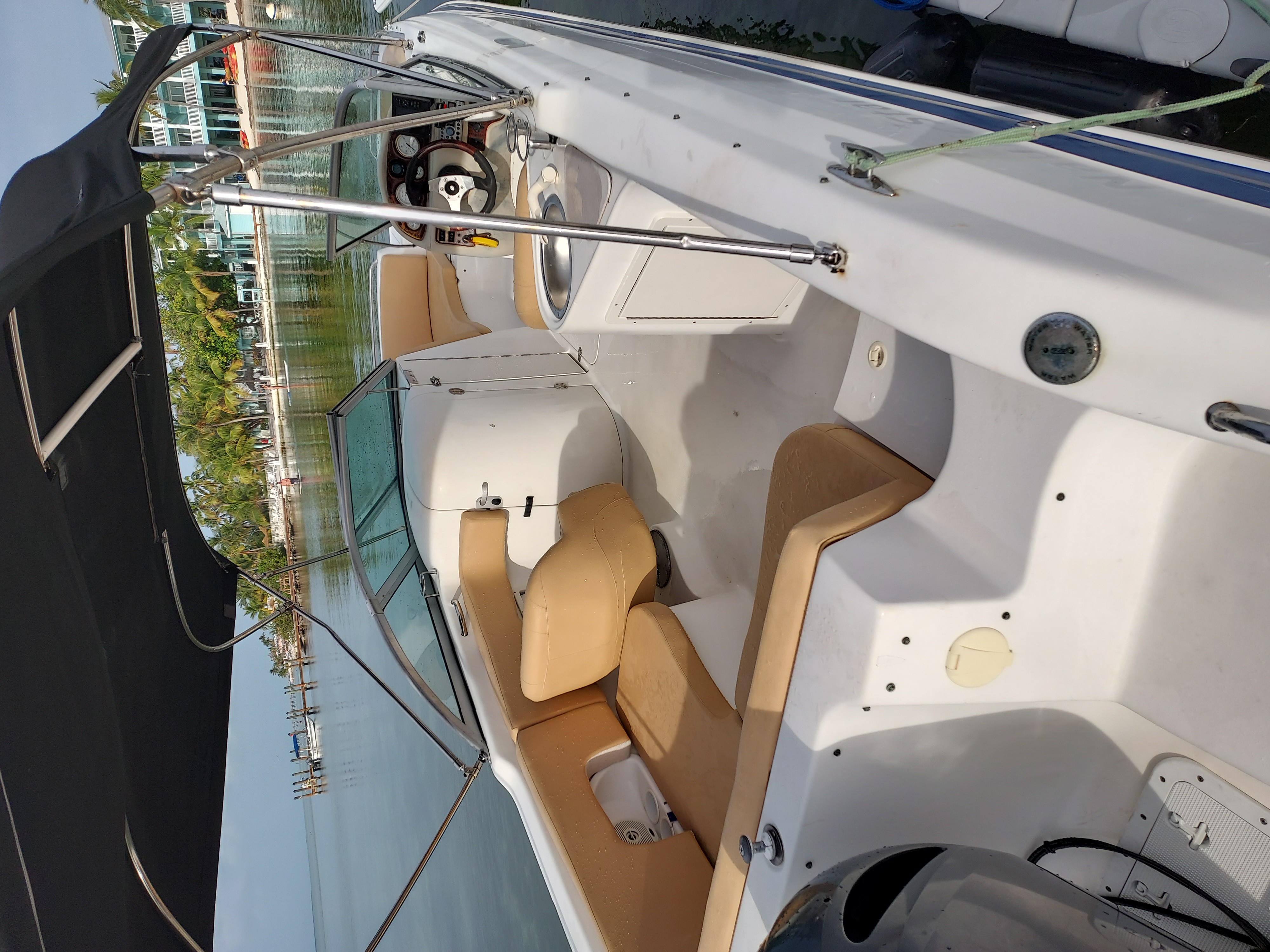 22' Pontoon — seating for 10